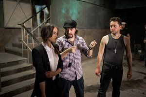 Behind the Scenes: Adolfo Kolmerer (Regie, rechts) am Set von "Schneeflöckchen"
